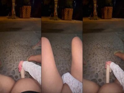 Đêm hôm chơi lướn đưa em ra trước cửa chơi public